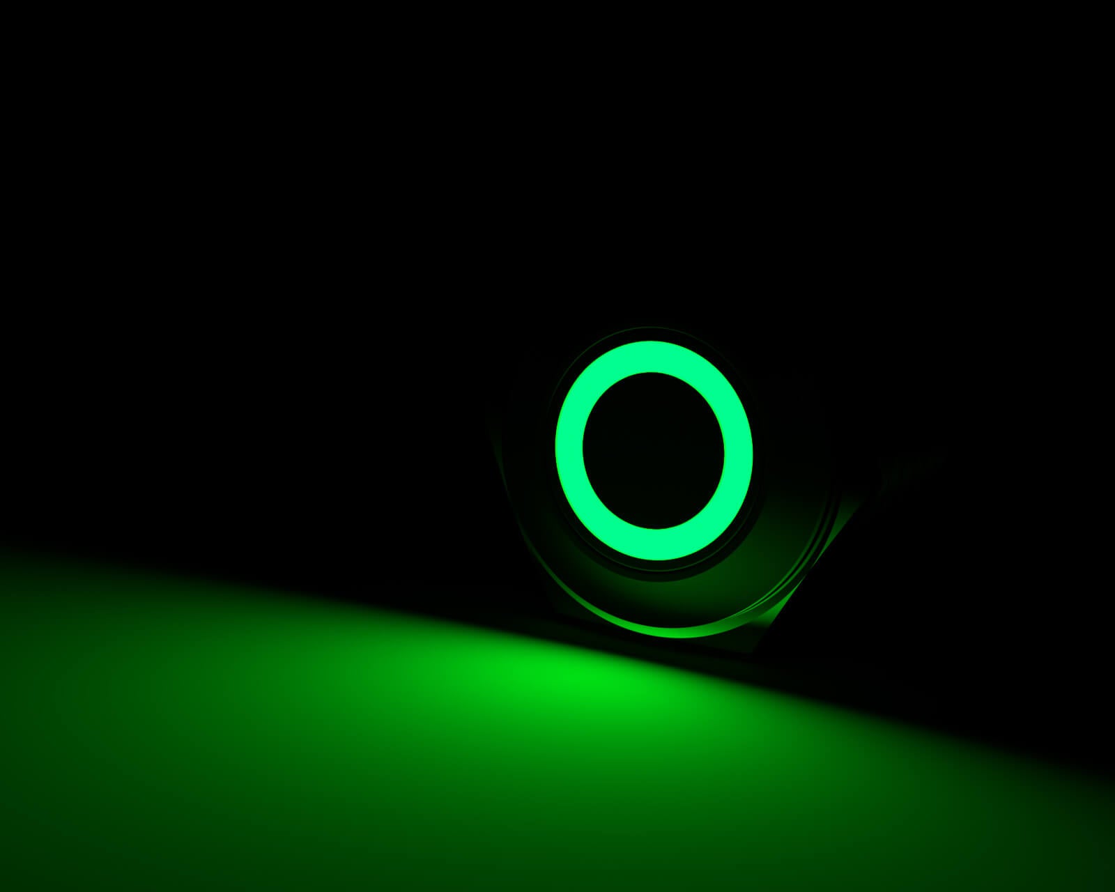 PrimoChill Silver Aluminum Latching Vandal Switch - 16mm - Ring Illumination - Green LED - Green LED Ring